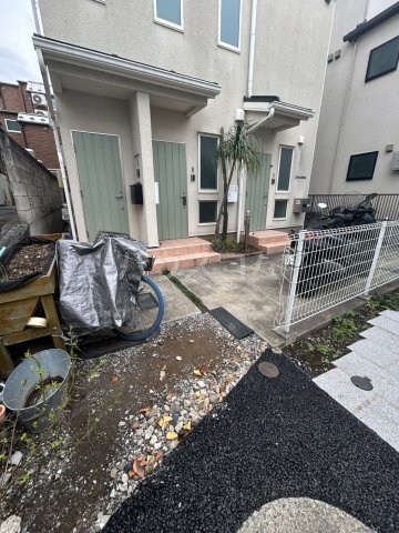 22/27 エントランス