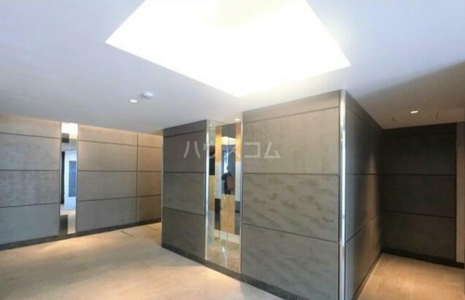 20/30 エントランス