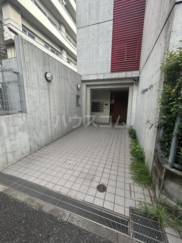 21/23 エントランス