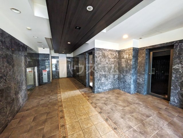 28/30 エントランス