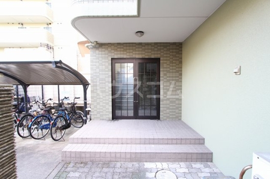 16/17 エントランス