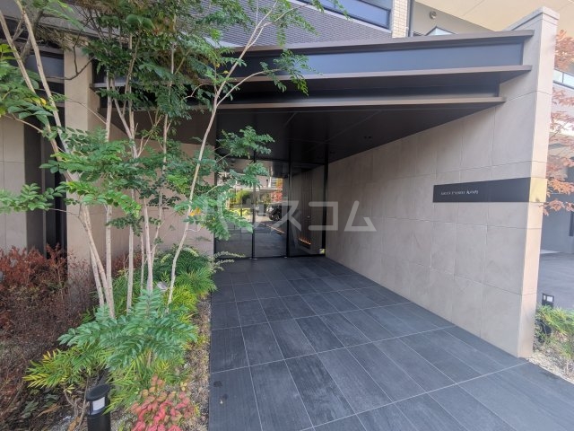 28/30 エントランス