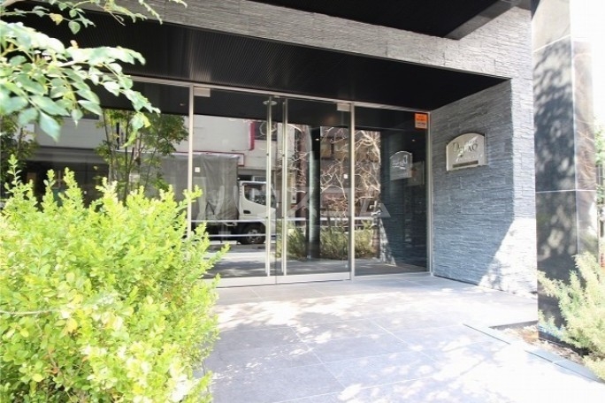 23/30 エントランス