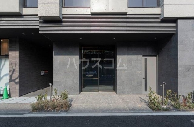 16/20 エントランス