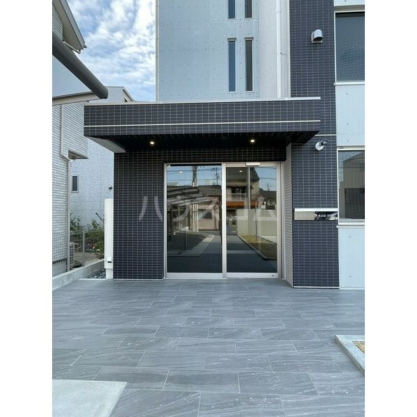 16/21 エントランス