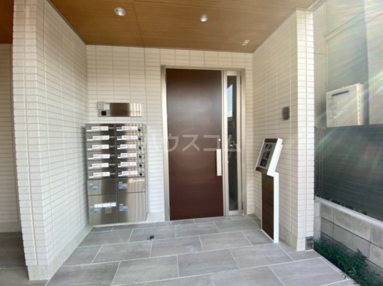 18/25 エントランス