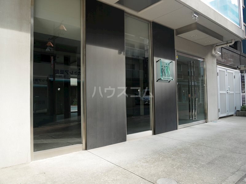 16/21 エントランス