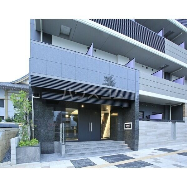 21/28 エントランス