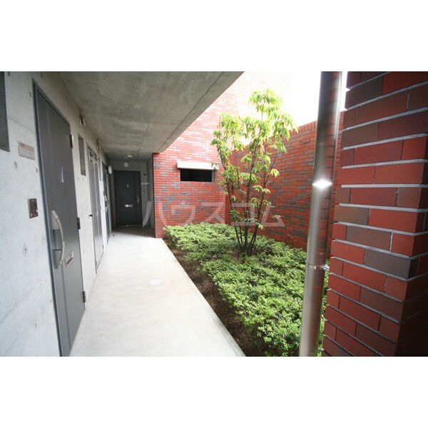 18/23 エントランス