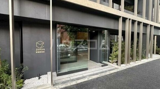 23/25 エントランス