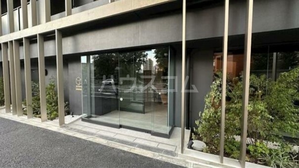 24/25 エントランス