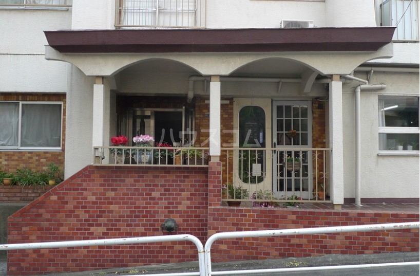 16/20 エントランス