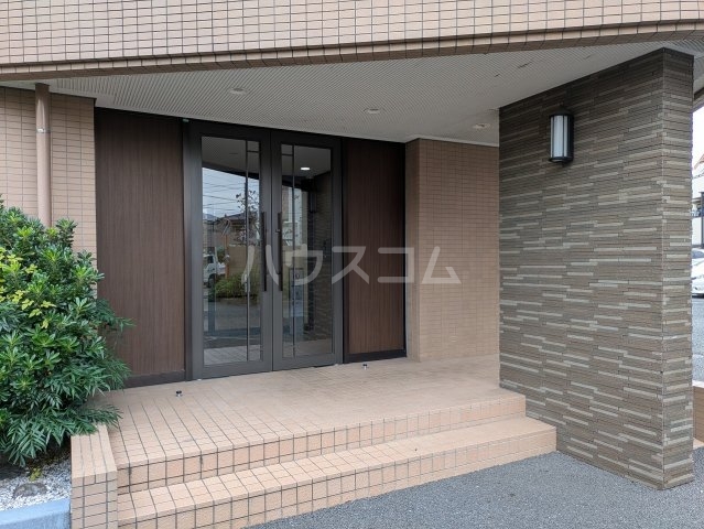 28/30 エントランス