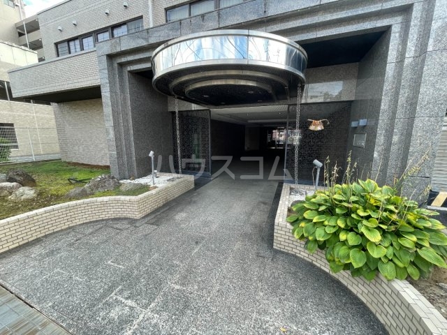 26/30 エントランス