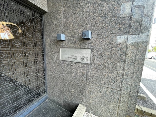 27/30 エントランス