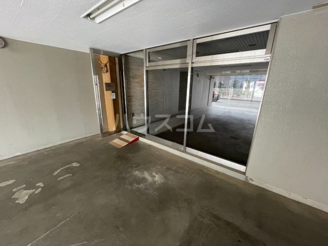 28/30 エントランス