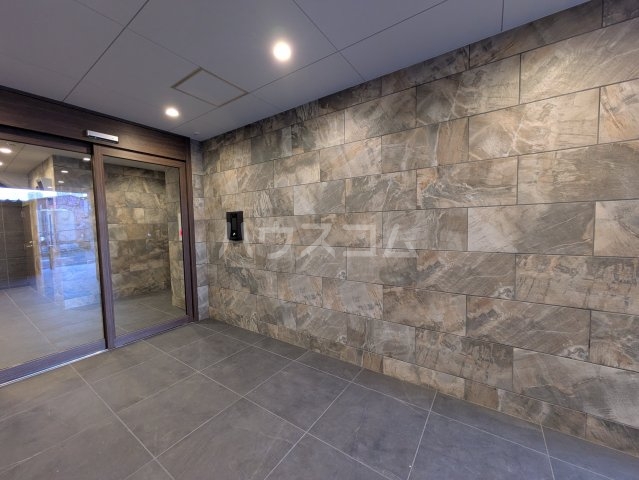 18/25 エントランス