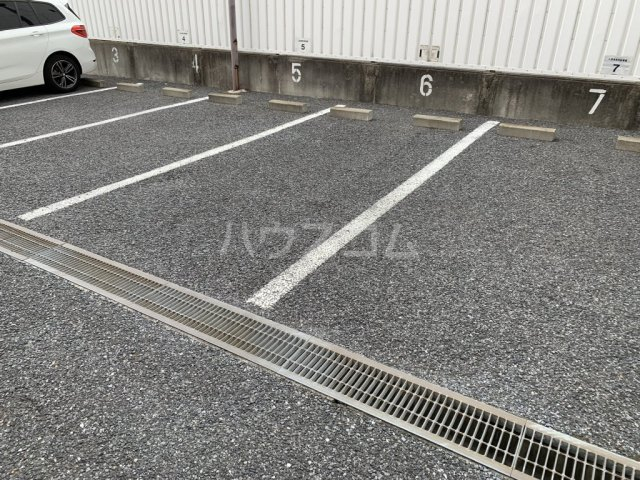 28/30 駐車場