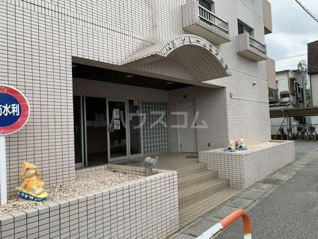 27/30 エントランス