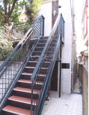 15/23 エントランス