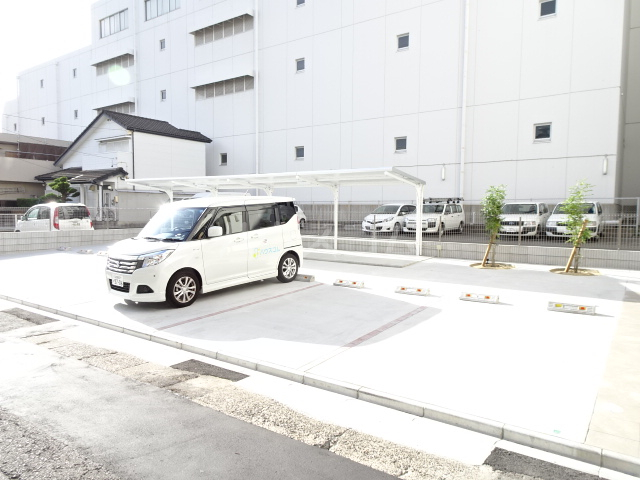22/28 駐車場