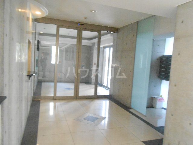 18/27 エントランス