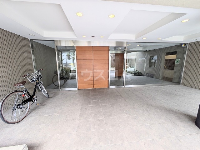 21/30 エントランス