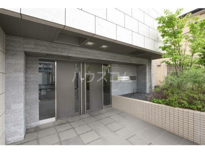 25/29 エントランス