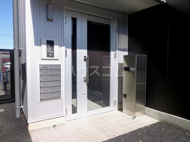 23/30 エントランス