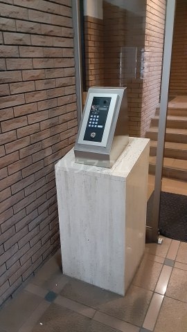 23/30 エントランス