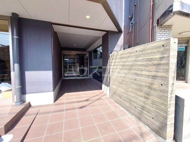 22/23 エントランス