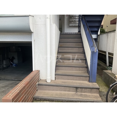 22/29 エントランス