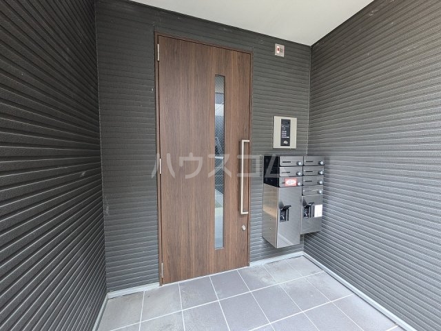 25/30 エントランス