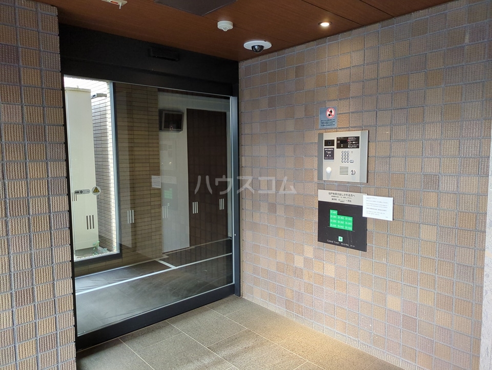 27/30 エントランス