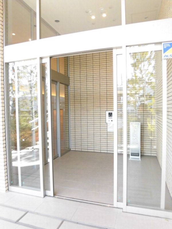 21/30 エントランス