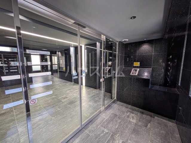 24/30 エントランス