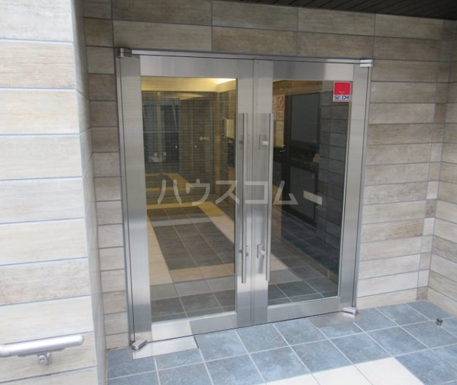 16/20 エントランス