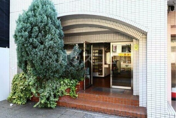 2/4 エントランス