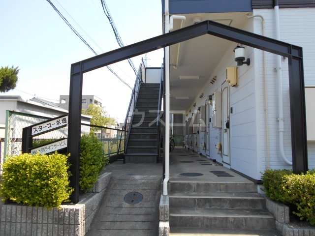 26/30 エントランス