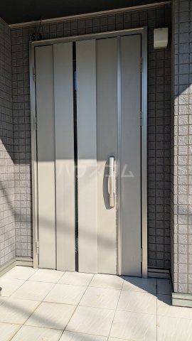 23/26 エントランス