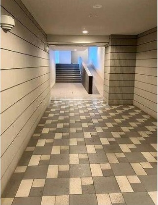 16/23 エントランス