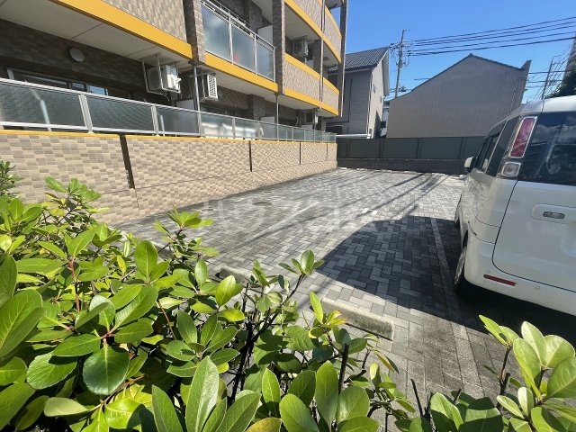 2/4 駐車場