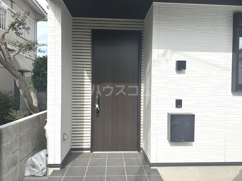 21/30 エントランス