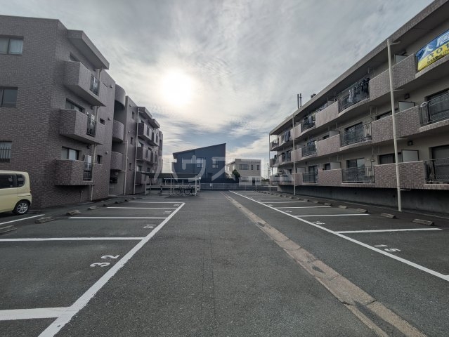 23/28 駐車場