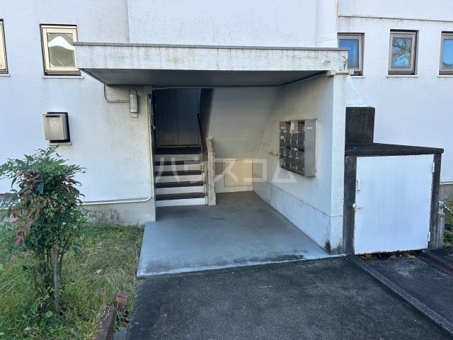 27/30 エントランス