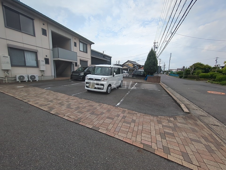 23/30 駐車場