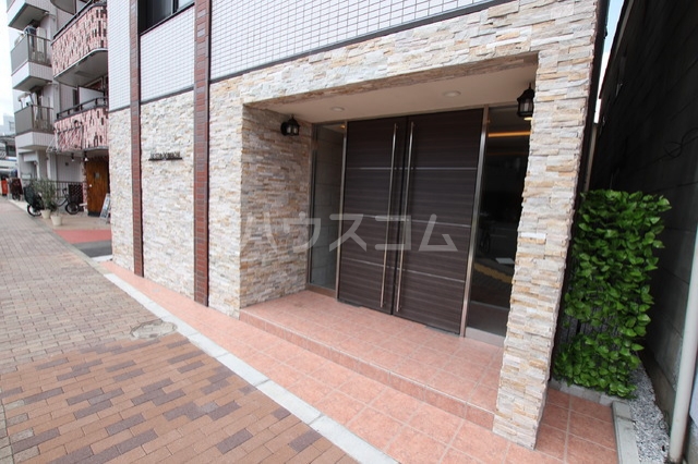 24/25 エントランス