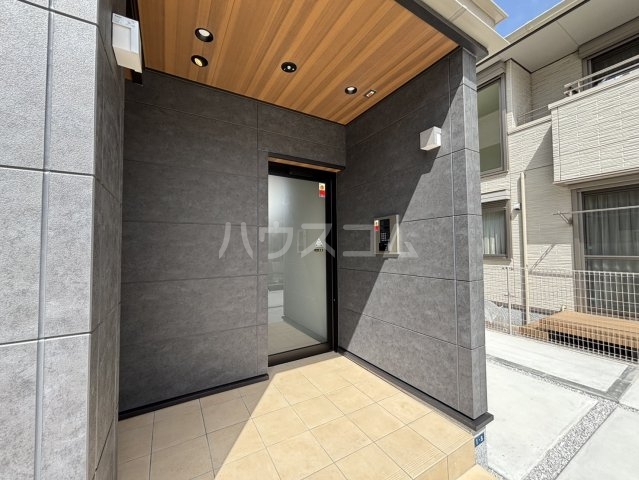 25/30 エントランス