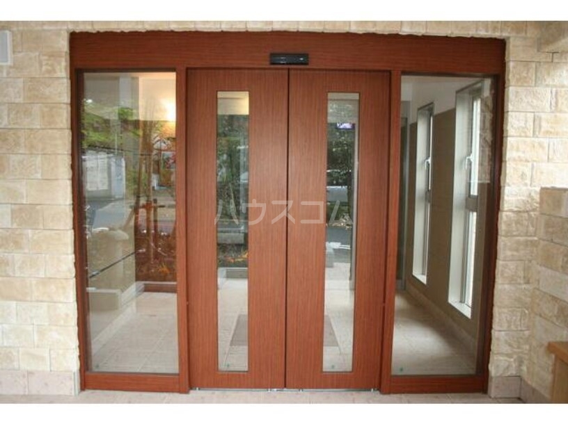 16/17 エントランス