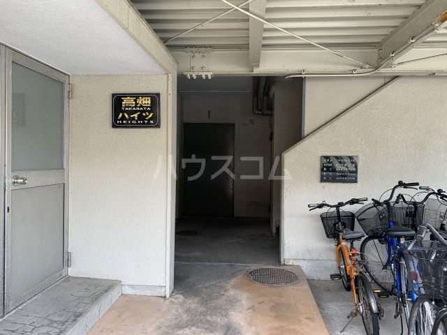 16/23 エントランス